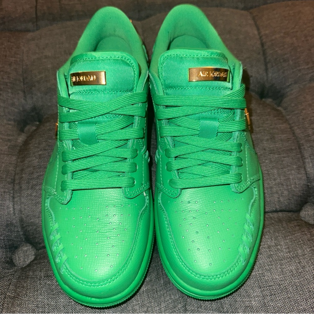 Women’s Air Jordan 1 Low Method of Make 'Lucky Green' US SIZE 6.5 - Picture 6 of 8